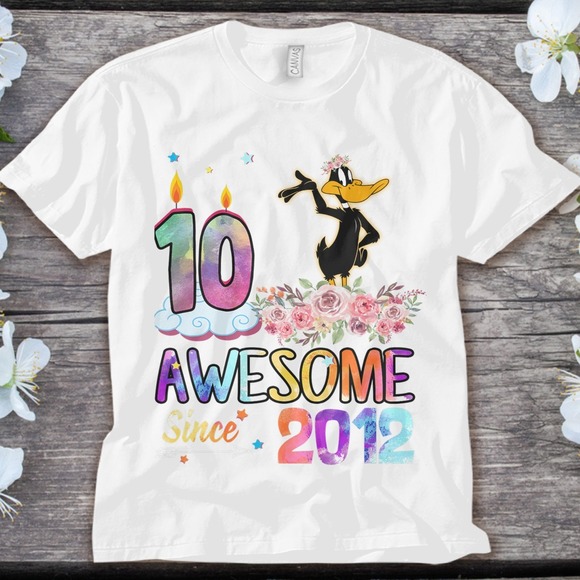 Daffy Duck Awesome Since 2012 10th Birthday 10 Years Old Unisex Adult T-shirt - Picture 1 of 2